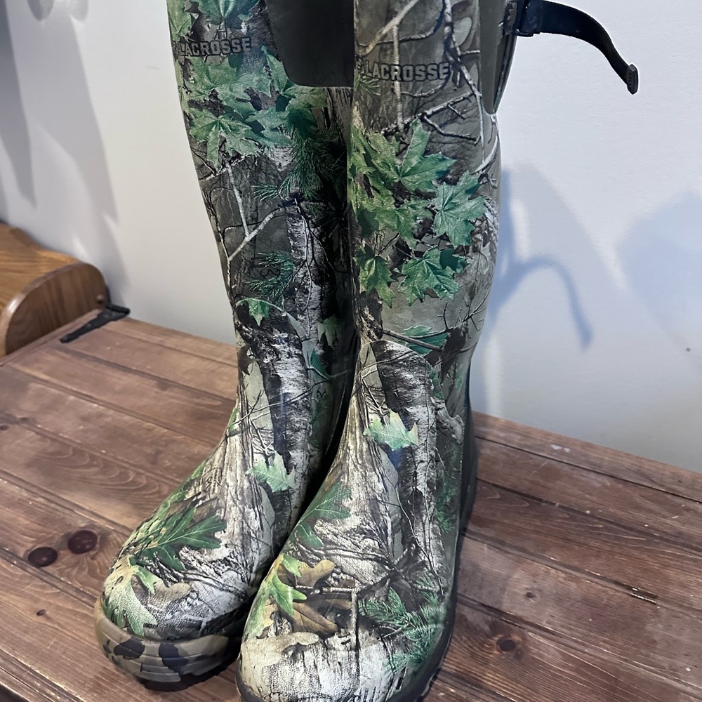 Lacrosse Alpha Burly. Uninsulated. Realtree camo. Lightly used. Good condition.
